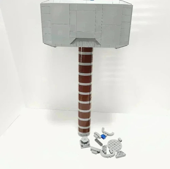 LEGO Super Heroes Thor's Hammer 76209 - Picture 5 of 7